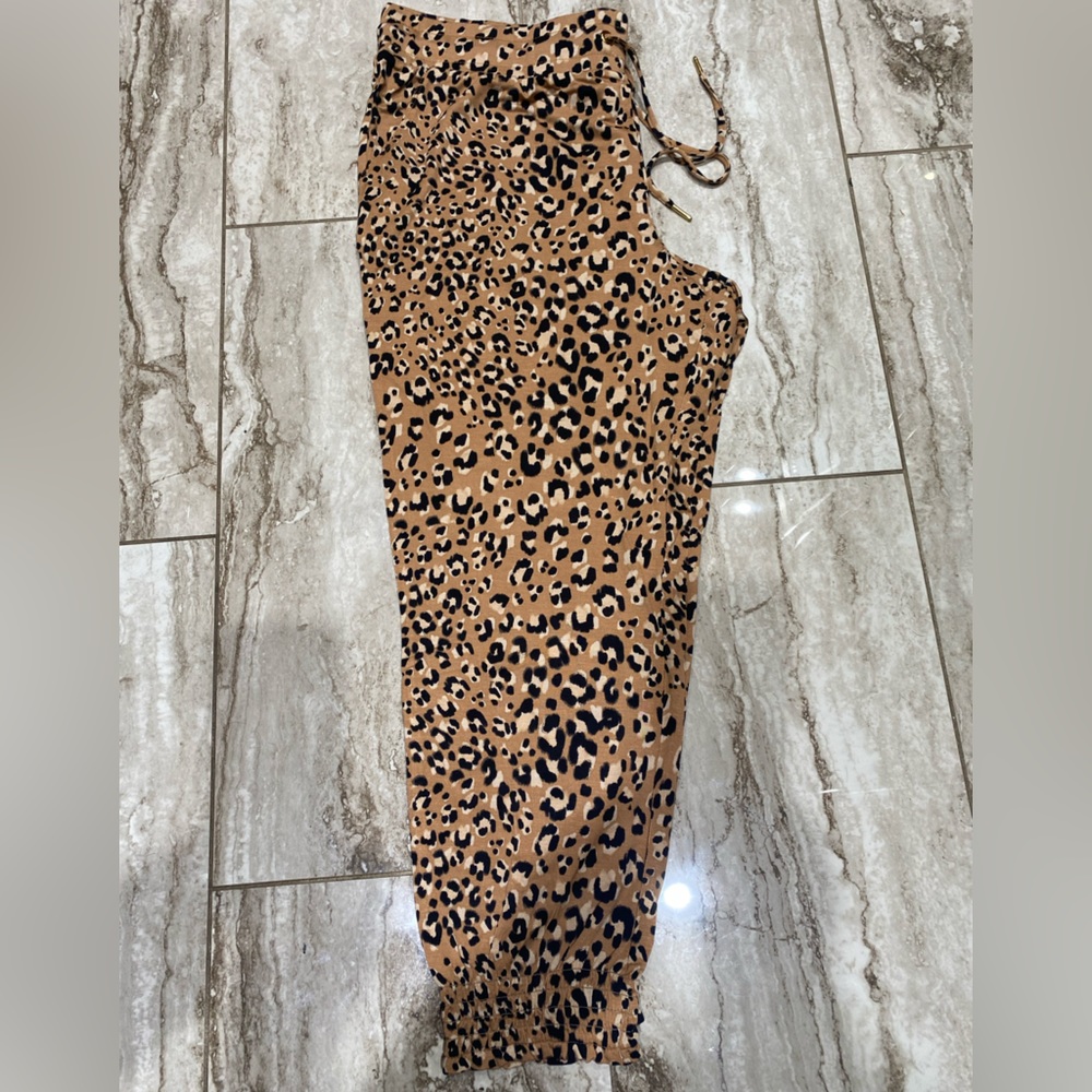 NWT Skinnygirl Animal Print Joggers. 2 side Pockets, Elastic Band, metal Tassel